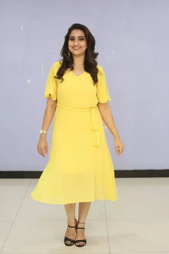 SOUTH INDIAN TELEVISION ANCHOR MANJUSHA PHOTOSHOOT IN YELLOW DRESS 7